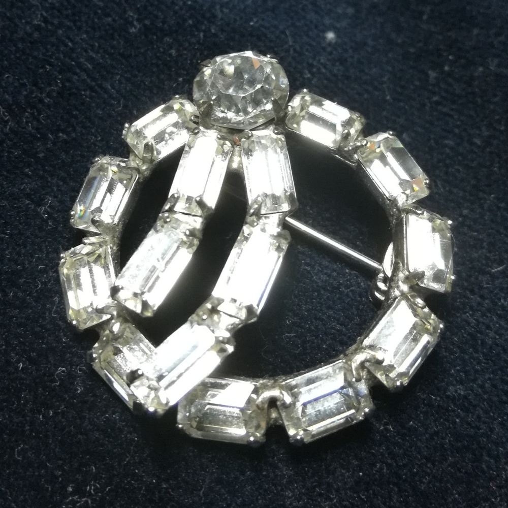 Kramer of NY Rhinestone Circle Brooch